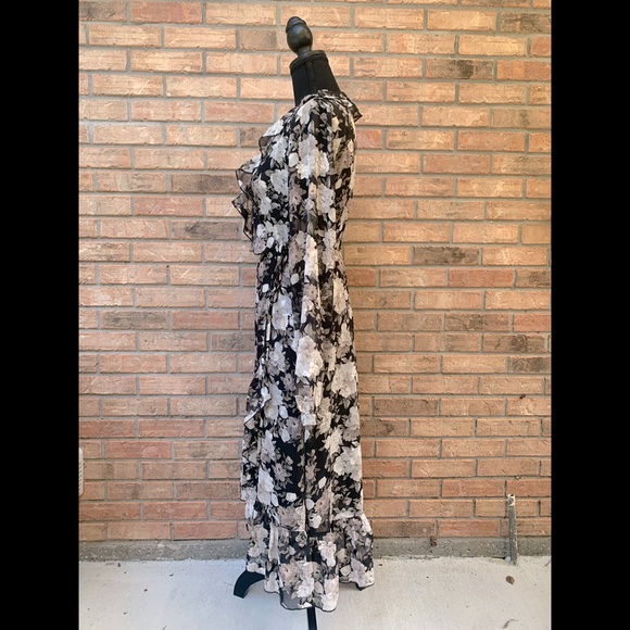 Ontwelfth Black/Gray/Taupe Floral Wraparound Dress (M) - Picture 2 of 7